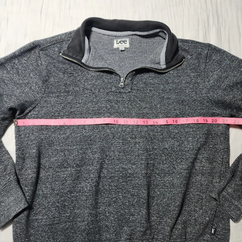 Lee Boys Quarter Zip Pull Ovet Sweater Size Medium